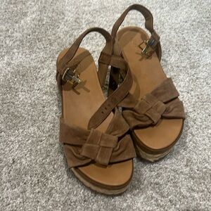 UGG Platform Suede Brown Sandals like NEW 8.5